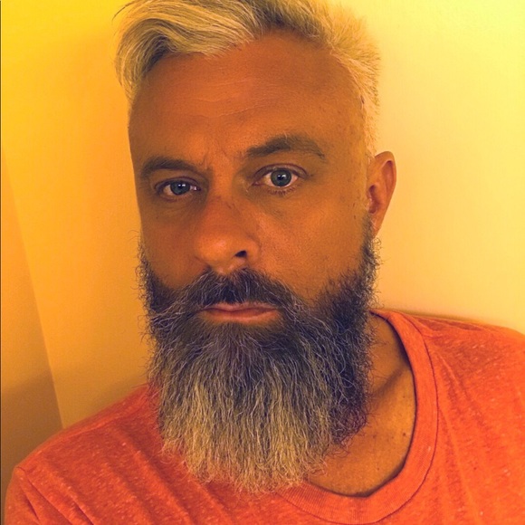 Meet your posher: - Picture 3 of 3